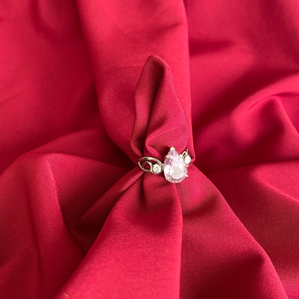 Solid 14k Vintage Ring - Picture 2 of 12